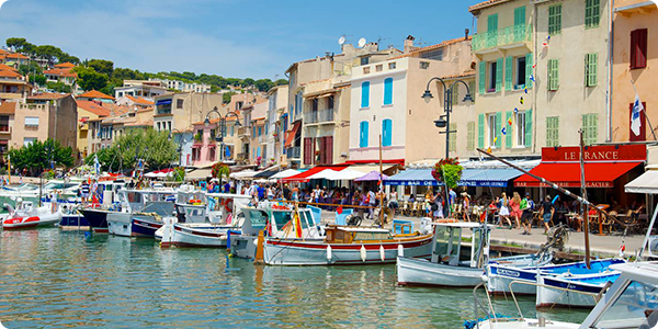 reprise d'une epave a Cassis dans le departement des bouches du rhone